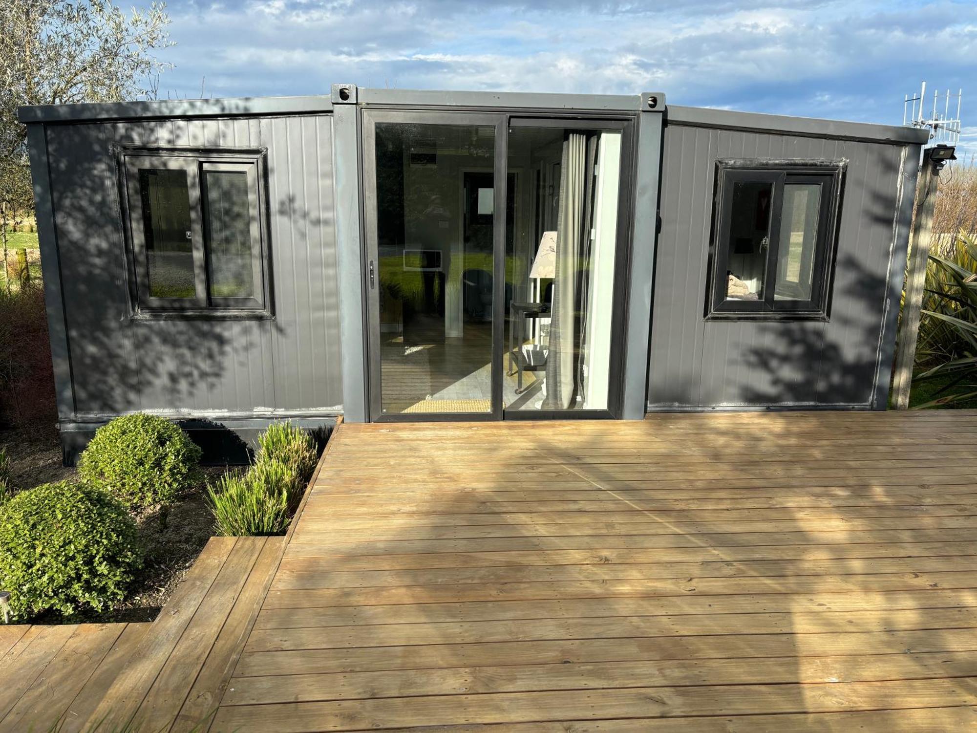 Adorable Little Container House Apartment Hastings Exterior photo