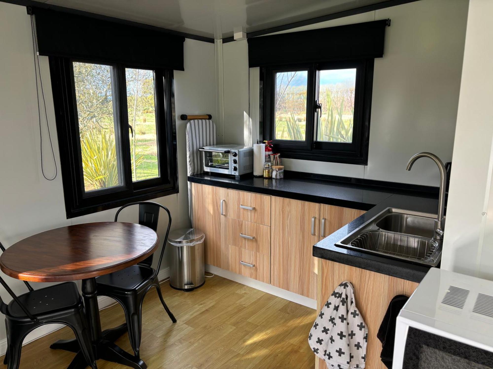 Adorable Little Container House Apartment Hastings Exterior photo